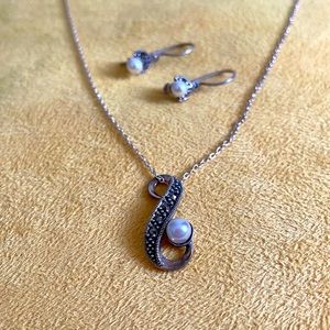 Beautiful Earring & Necklace Set
